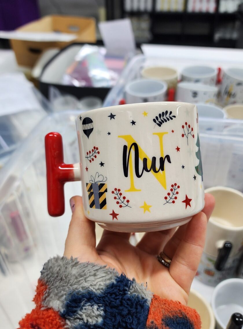 Nur İsmine Özel Yılbaşı Temalı Happy New Year Design Seramik T Kupa Bardak Latte Fincanı