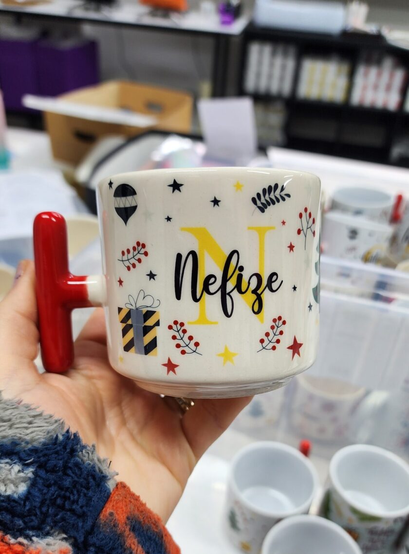 Nelize İsmine Özel Yılbaşı Temalı Happy New Year Design Seramik T Kupa Bardak Latte Fincanı