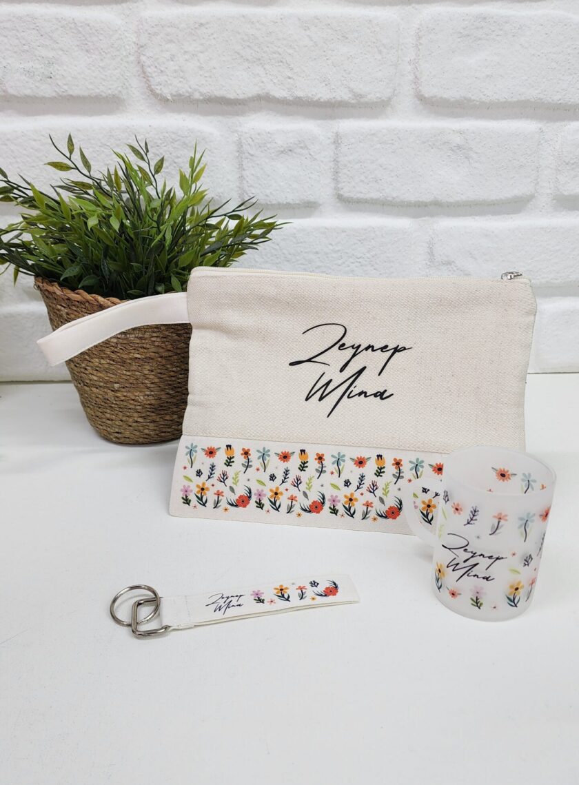 İsme Özel Kişiye Özel Çok Renkli Çiçek Desenli Clutch Çanta Buzlu Cam Çay Fincanı Anahtarlık Hediye Seti - Görsel 2