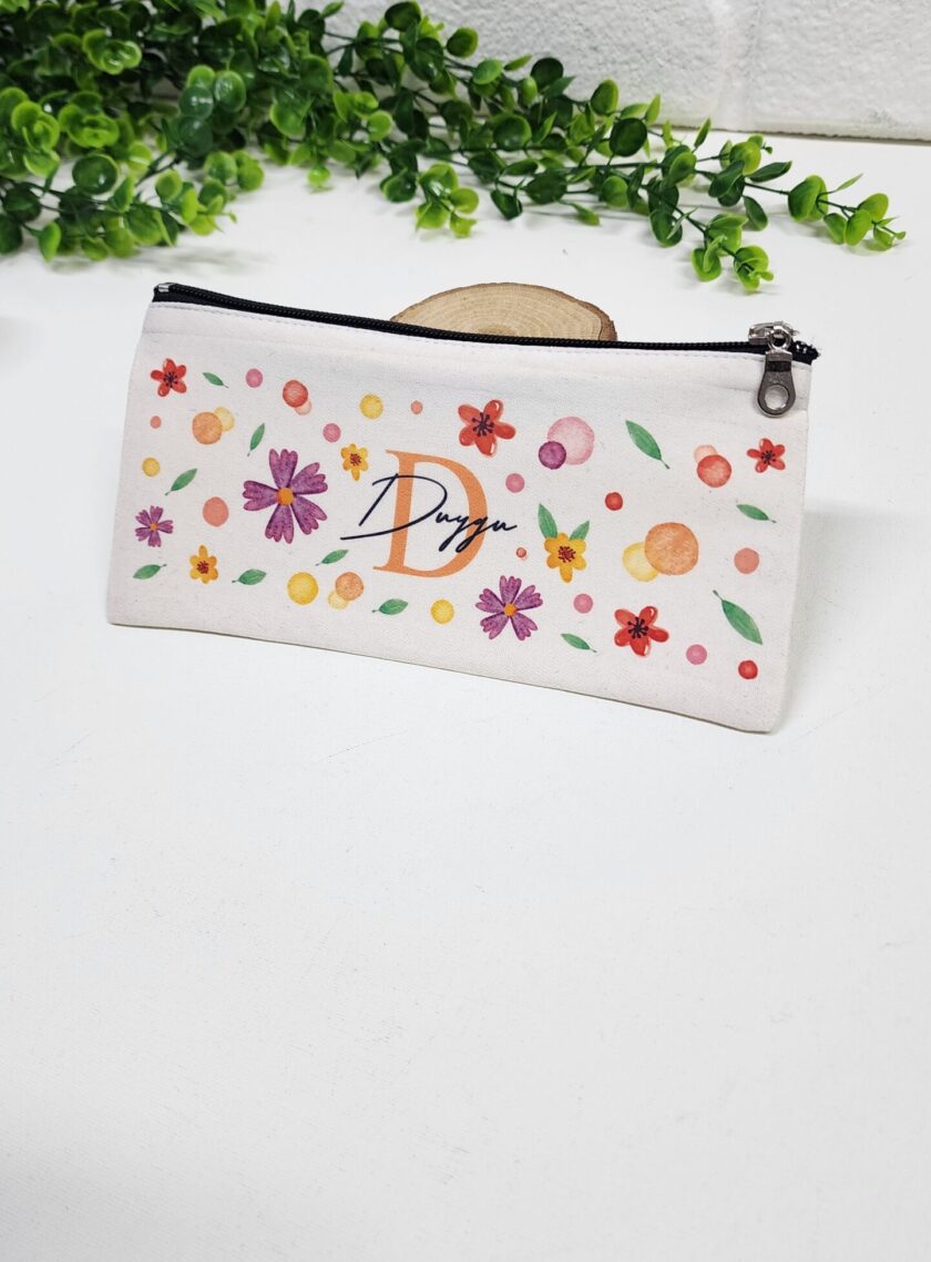 Kişiye Özel İsimli Kalemlik Renkli Çiçekli ve Yaprak Desenli Kişiye Özel Kalemlik Bez Mini Organizer