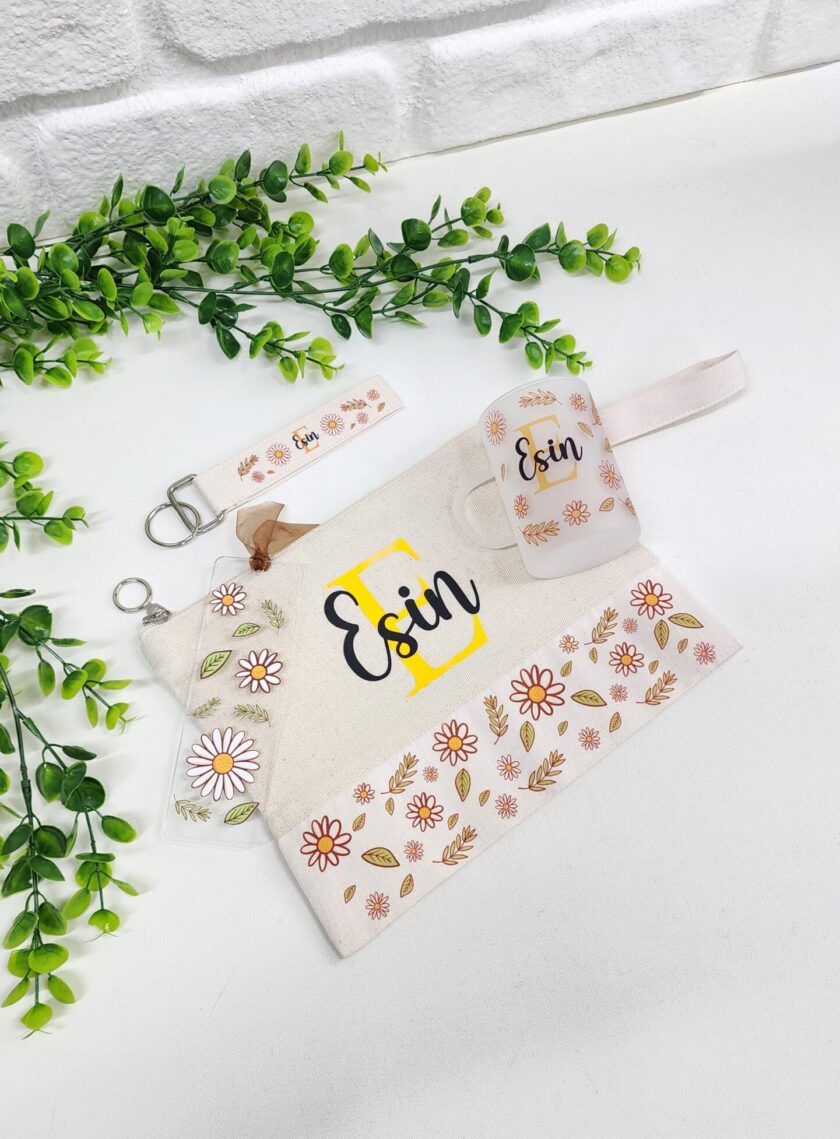 İsme Özel Papatya ve Yaprak Desenli Clutch Çanta Buzlu Cam Çay Fincanı Anahtarlık Kitap Ayracı Hediye Seti