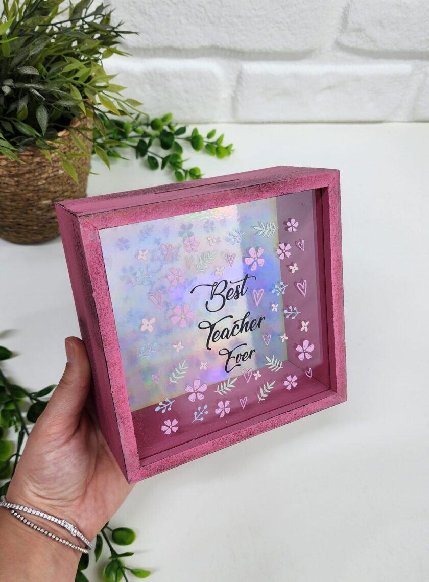 Öğretmenler İçin Best Teacher Ever Yazılı Pembe Çiçekli Ahşap Hazneli Kumbara - Görsel 3