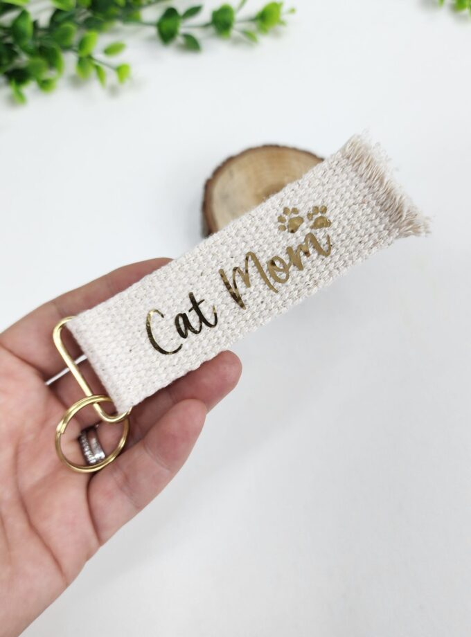 Cat Mom Yazılı Gold Aksesuarlı Kordon Anahtarlık