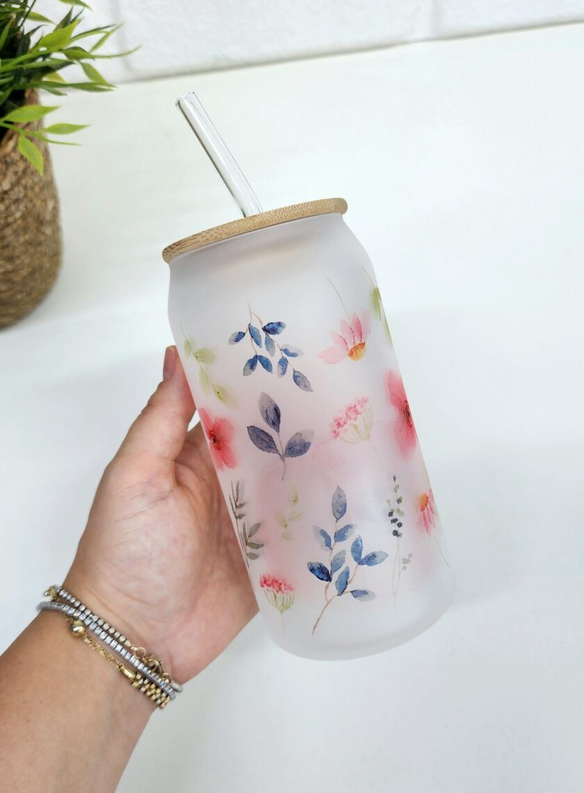 Bambu Kapaklı Mavi Yaprak ve Pembe Çiçek Desenli Pipetli Buzlu Cam Bardak - Görsel 3