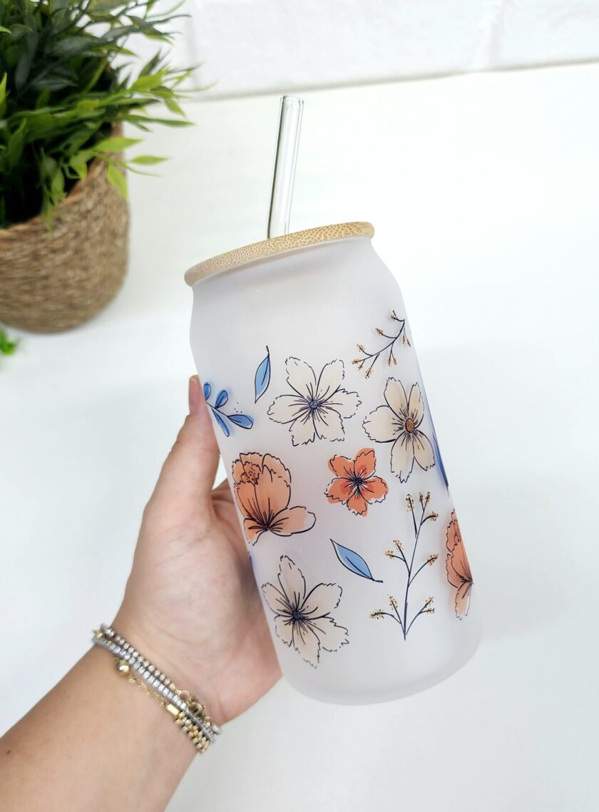 Bambu Kapaklı Mavi Yaprak ve Turuncu Çiçek Desenli Pipetli Buzlu Cam Bardak - Görsel 3