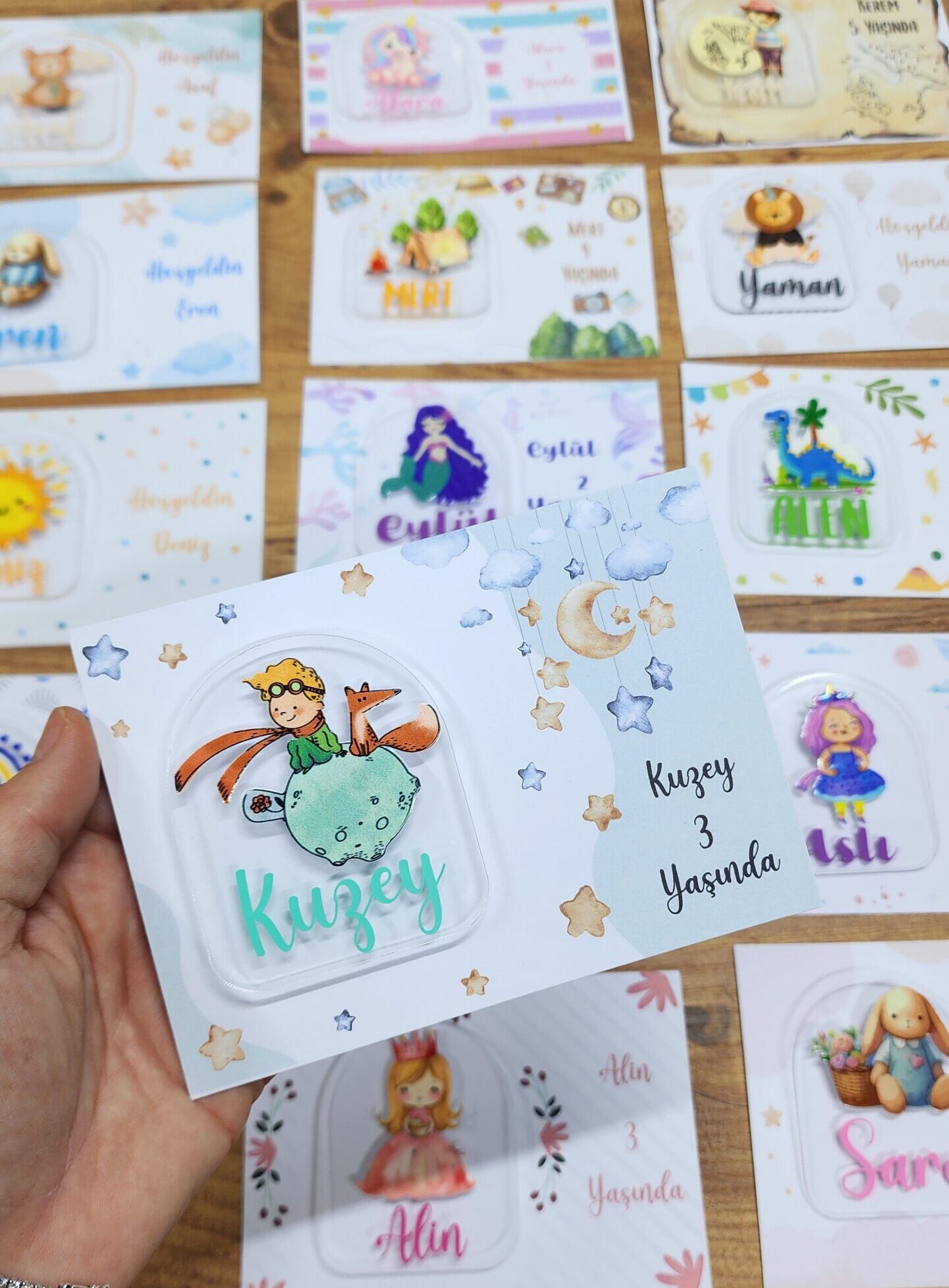 – İsme Özel Kişiye Özel Küçük Prens Pleksi Doğum Günü Magnet Bebek Magnet Bebek Hediyelik 20 Adet İsme Özel Kişiye Özel Küçük Prens Pleksi Doğum Günü Magnet Bebek Magnet Bebek Hediyelik 20 Adet - Görsel 2