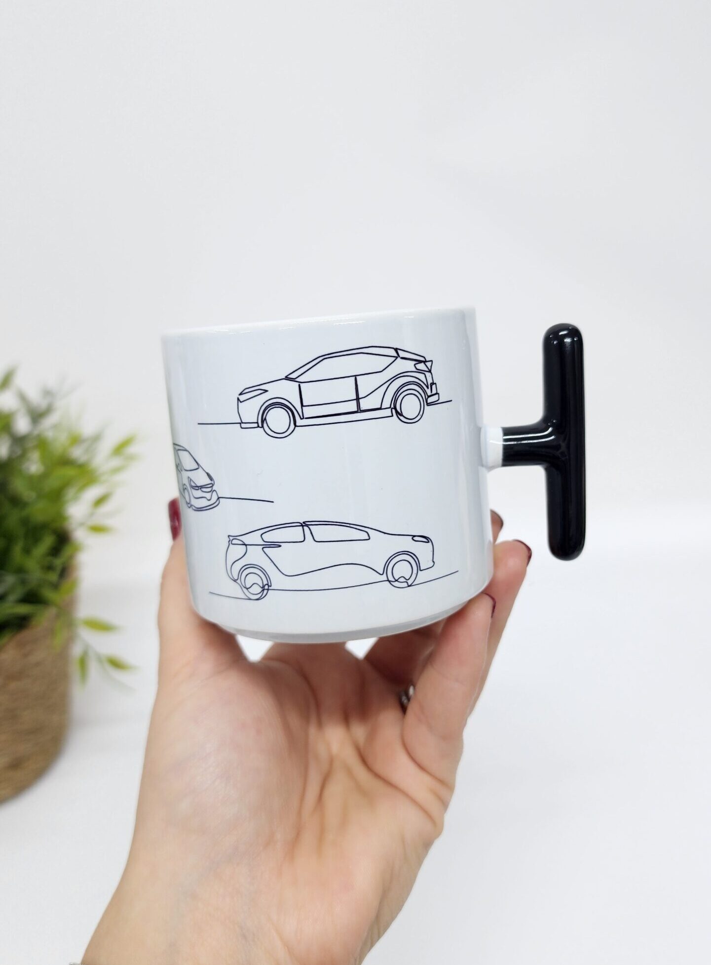 – İsme Özel Kişiye Özel Karakalem Çizimli Araba Desenli Porselen T Kupa Bardak Latte Fincanı İsme Özel Kişiye Özel Karakalem Çizimli Araba Desenli Porselen T Kupa Bardak Latte Fincanı - Görsel 3