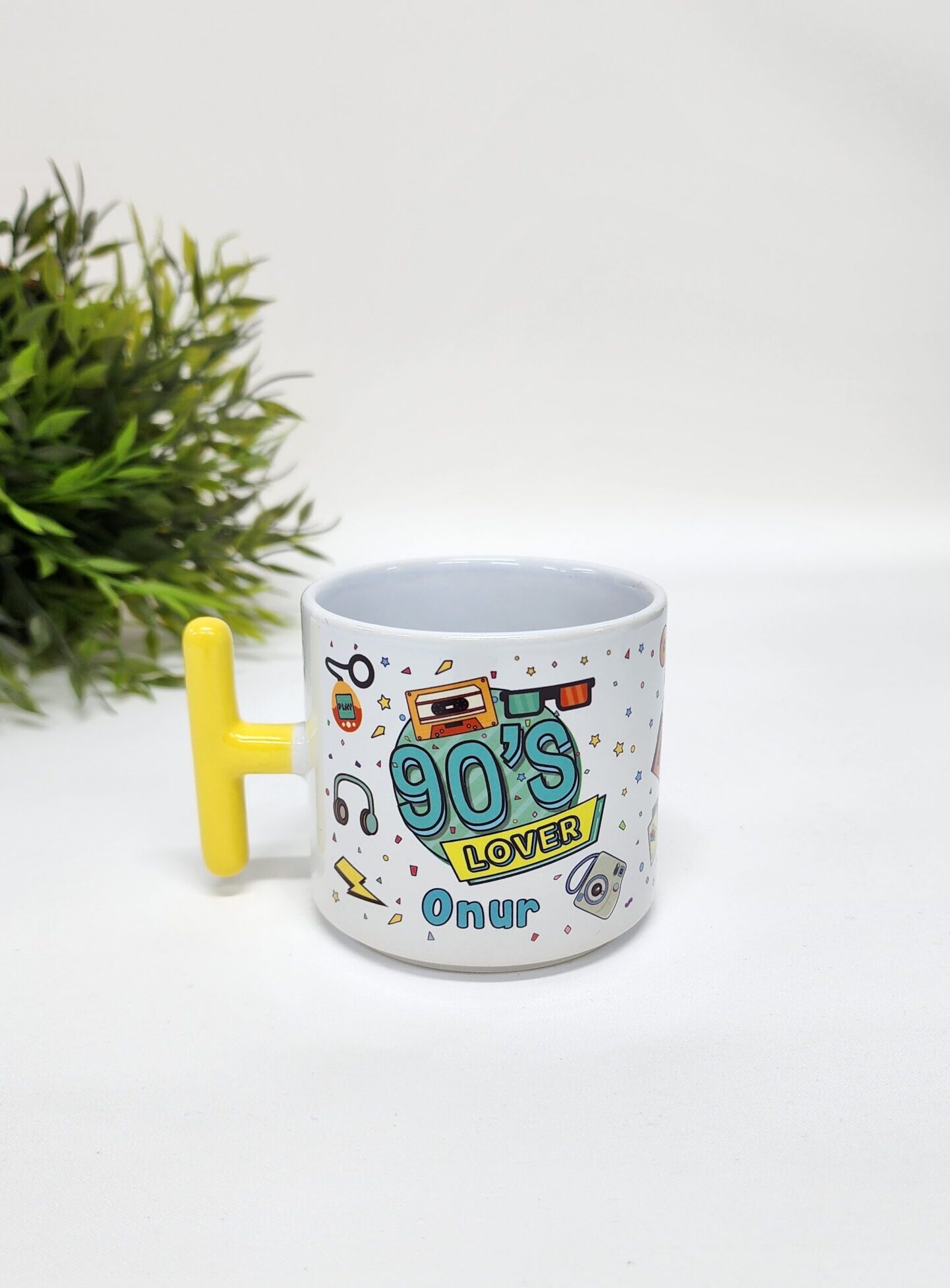 – İsme Özel Kişiye Özel Mavi 90’lar Tasarımlı Retro Porselen T Kupa Bardak Latte Fincanı İsme Özel Kişiye Özel Mavi 90’lar Tasarımlı Retro Porselen T Kupa Bardak Latte Fincanı