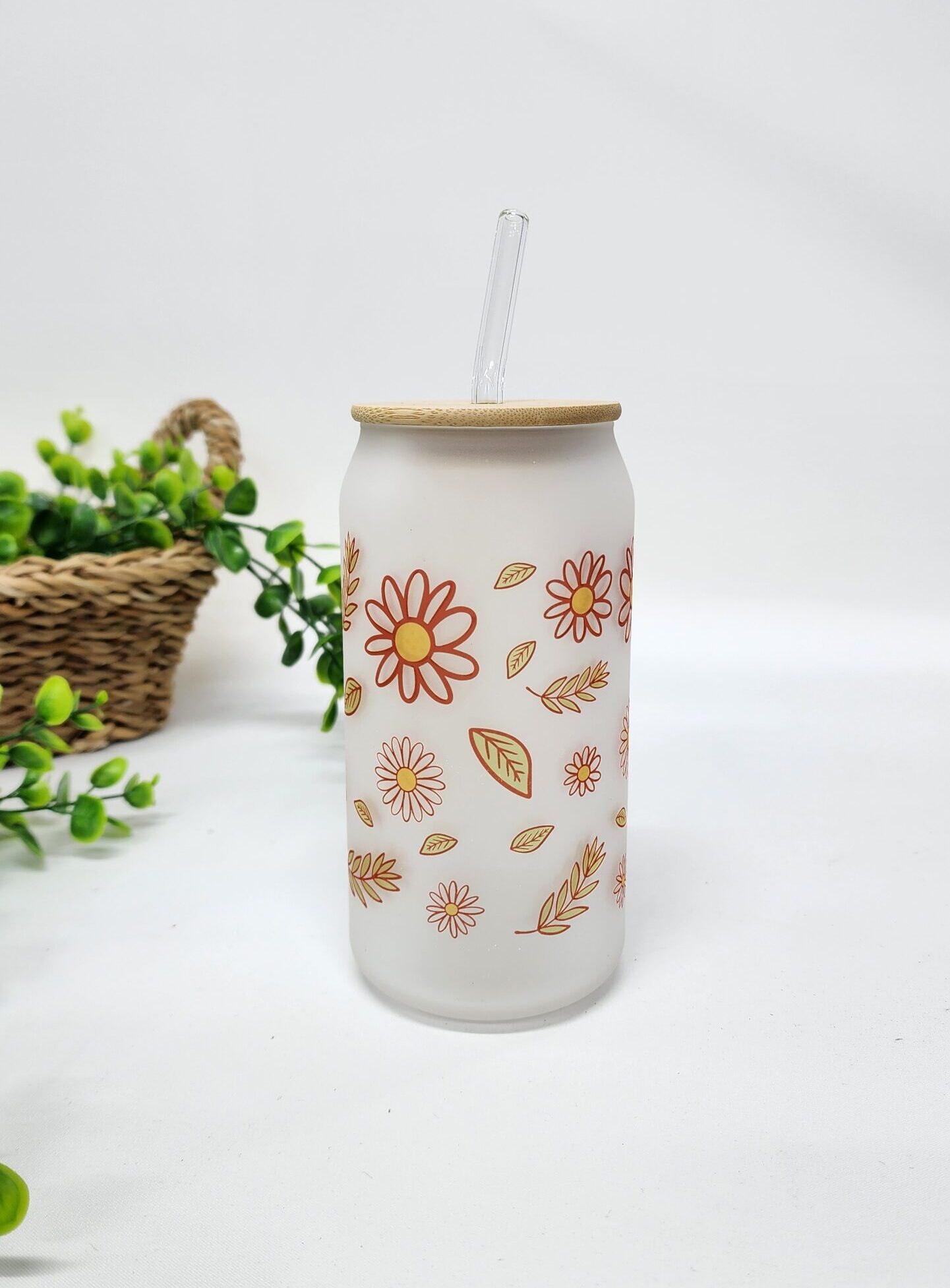 – İsme Özel Kişiye Özel Bambu Kapaklı Papatya ve Yaprak Desenli Pipetli Buzlu Cam Bardak İsme Özel Kişiye Özel Bambu Kapaklı Papatya ve Yaprak Desenli Pipetli Buzlu Cam Bardak - Görsel 2