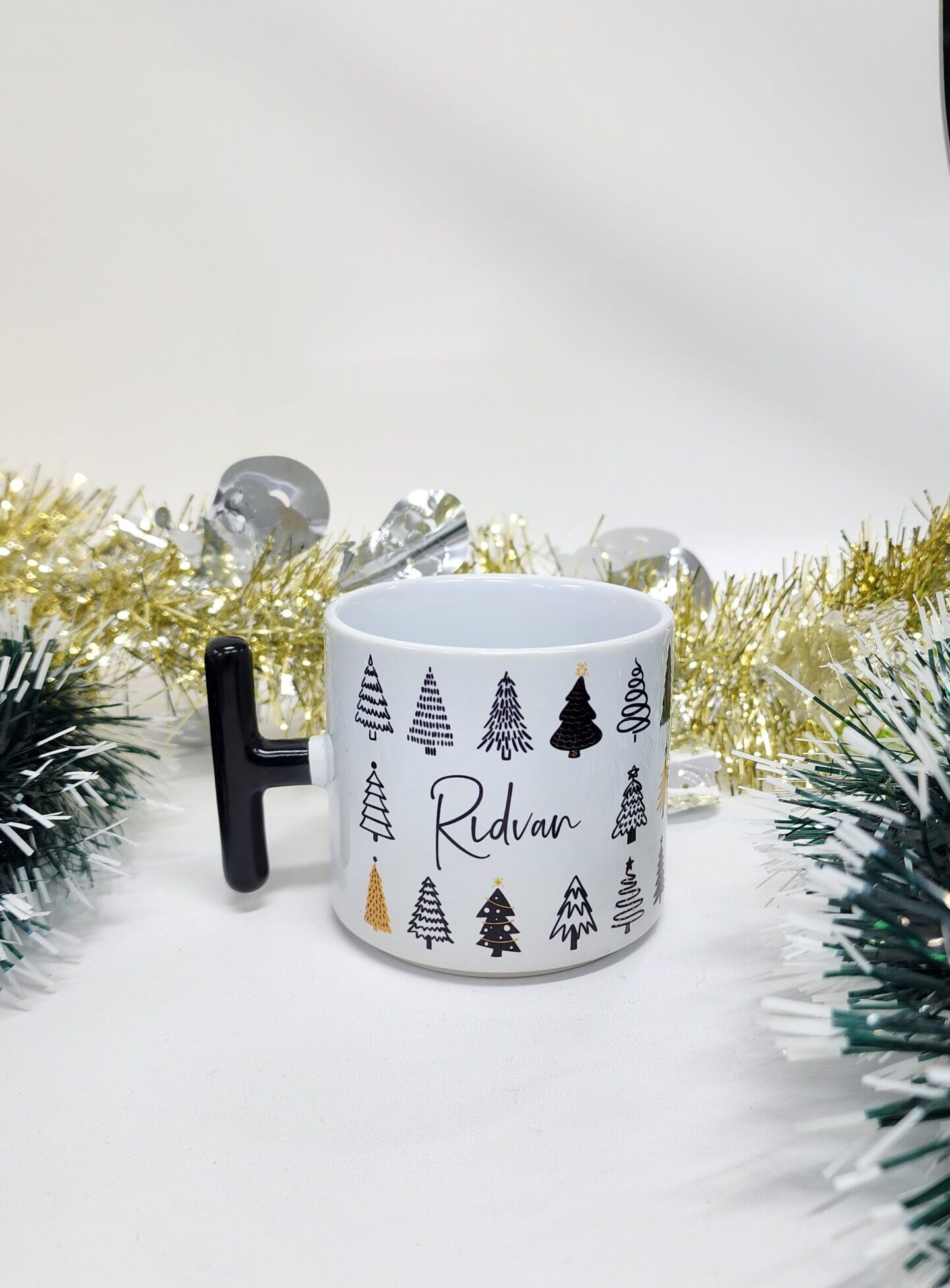 – İsme Özel Kişiye Özel Çam Ağacı Yılbaşı Temalı Happy New Year Design T Kupa Bardak Latte Fincanı İsme Özel Kişiye Özel Çam Ağacı Yılbaşı Temalı Happy New Year Design T Kupa Bardak Latte Fincanı