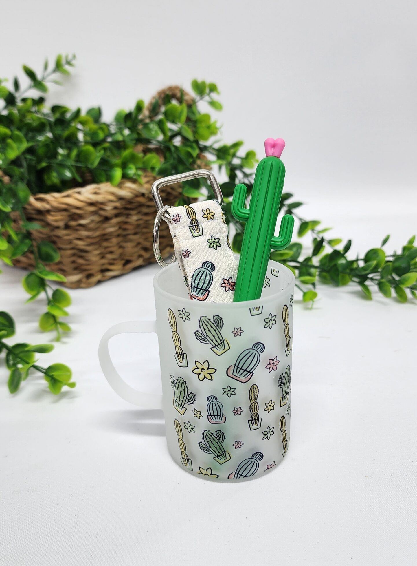 – Kaktüs Desenli Buzlu Cam Çay Bardağı Çay Fincanı Anahtarlık Kaktüs Kalem Hediye Seti Kaktüs Desenli Buzlu Cam Çay Bardağı Çay Fincanı Anahtarlık Kaktüs Kalem Hediye Seti - Görsel 2