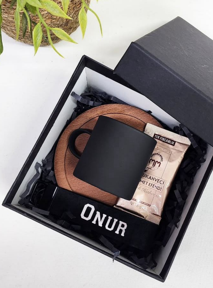 – Kişiye Özel İsme Özel Anahtarlık Buzlu Cam Mat Siyah Kahve Fincanı ve Kahve Hediye Seti Kişiye Özel İsme Özel Anahtarlık Buzlu Cam Mat Siyah Kahve Fincanı ve Kahve Hediye Seti - Görsel 3