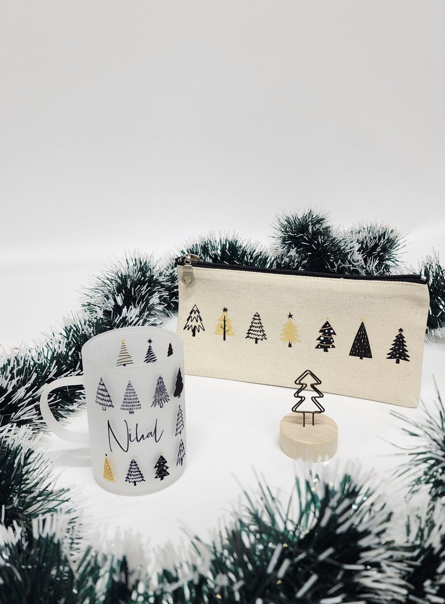 – İsme Özel Kişiye Özel Çam Ağacı Temalı Çay Bardağı Çay Fincanı Kalemlik Not Kart Tutucu Hediye Seti İsme Özel Kişiye Özel Çam Ağacı Temalı Çay Bardağı Çay Fincanı Kalemlik Not Kart Tutucu Hediye Seti