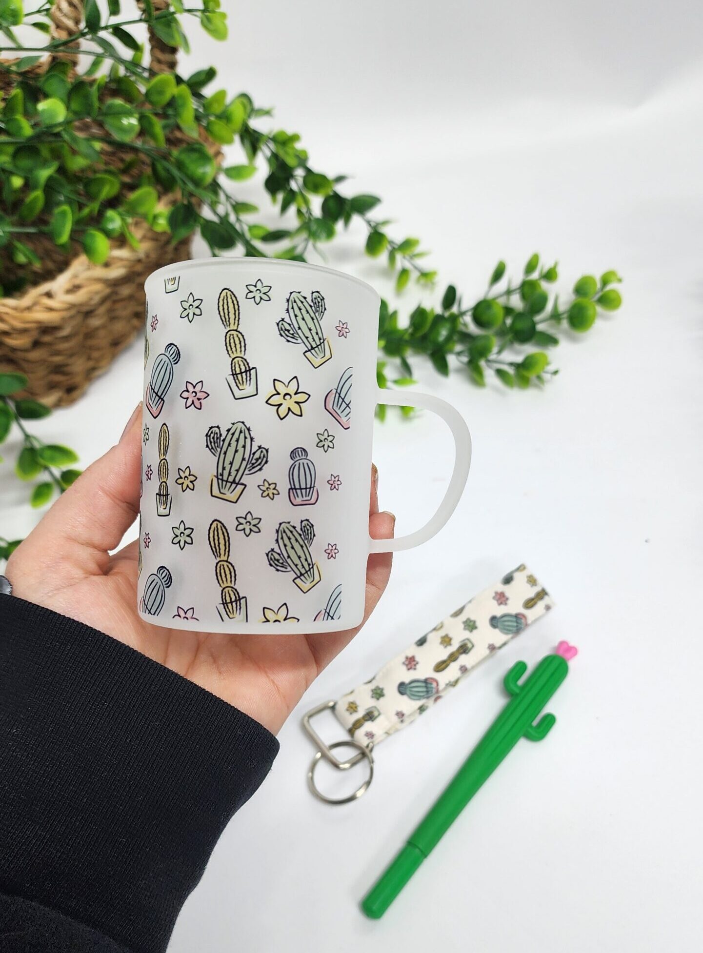 – Kaktüs Desenli Buzlu Cam Çay Bardağı Çay Fincanı Anahtarlık Kaktüs Kalem Hediye Seti Kaktüs Desenli Buzlu Cam Çay Bardağı Çay Fincanı Anahtarlık Kaktüs Kalem Hediye Seti - Görsel 3