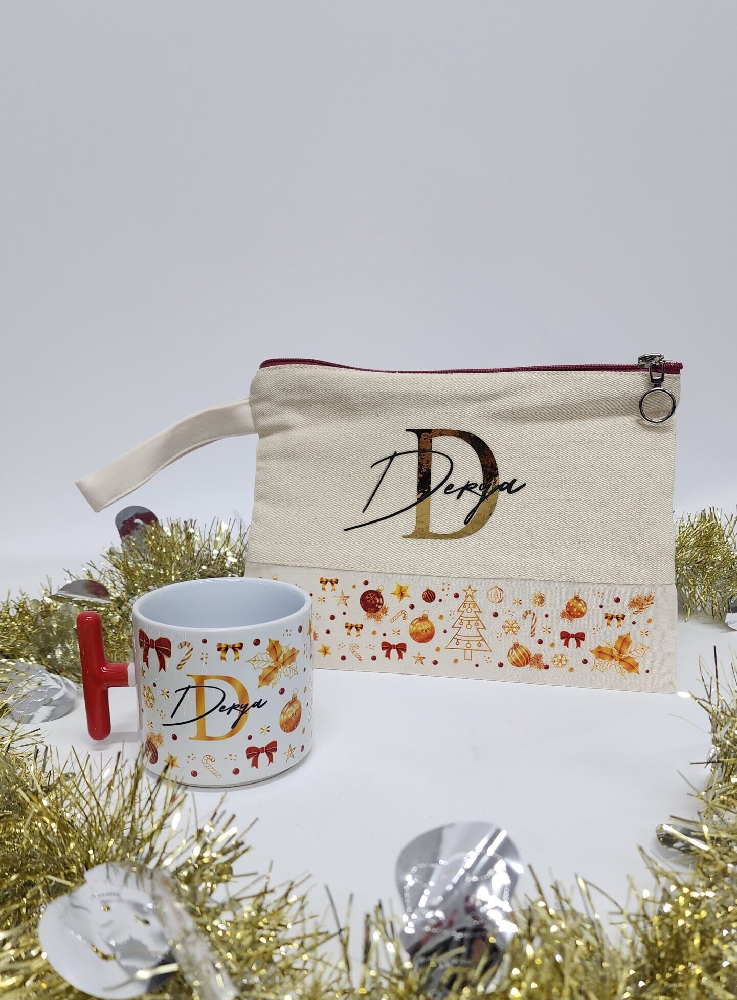 – İsme Özel Kişiye Özel Gold Detaylı Yılbaşı T Kupa Bardak Latte Fincanı Clutch Çanta Hediye Seti İsme Özel Kişiye Özel Gold Detaylı Yılbaşı T Kupa Bardak Latte Fincanı Clutch Çanta Hediye Seti - Görsel 2