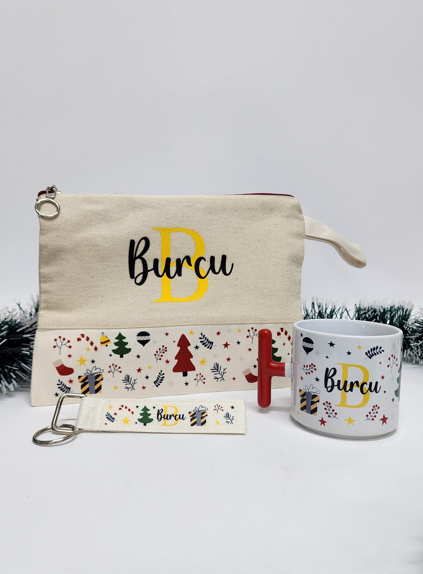 – İsme Özel Kişiye Özel Yılbaşı Temalı T Kupa Bardak Latte Fincanı Clutch Çanta Anahtarlık Hediye Seti İsme Özel Kişiye Özel Yılbaşı Temalı T Kupa Bardak Latte Fincanı Clutch Çanta Anahtarlık Hediye Seti - Görsel 2