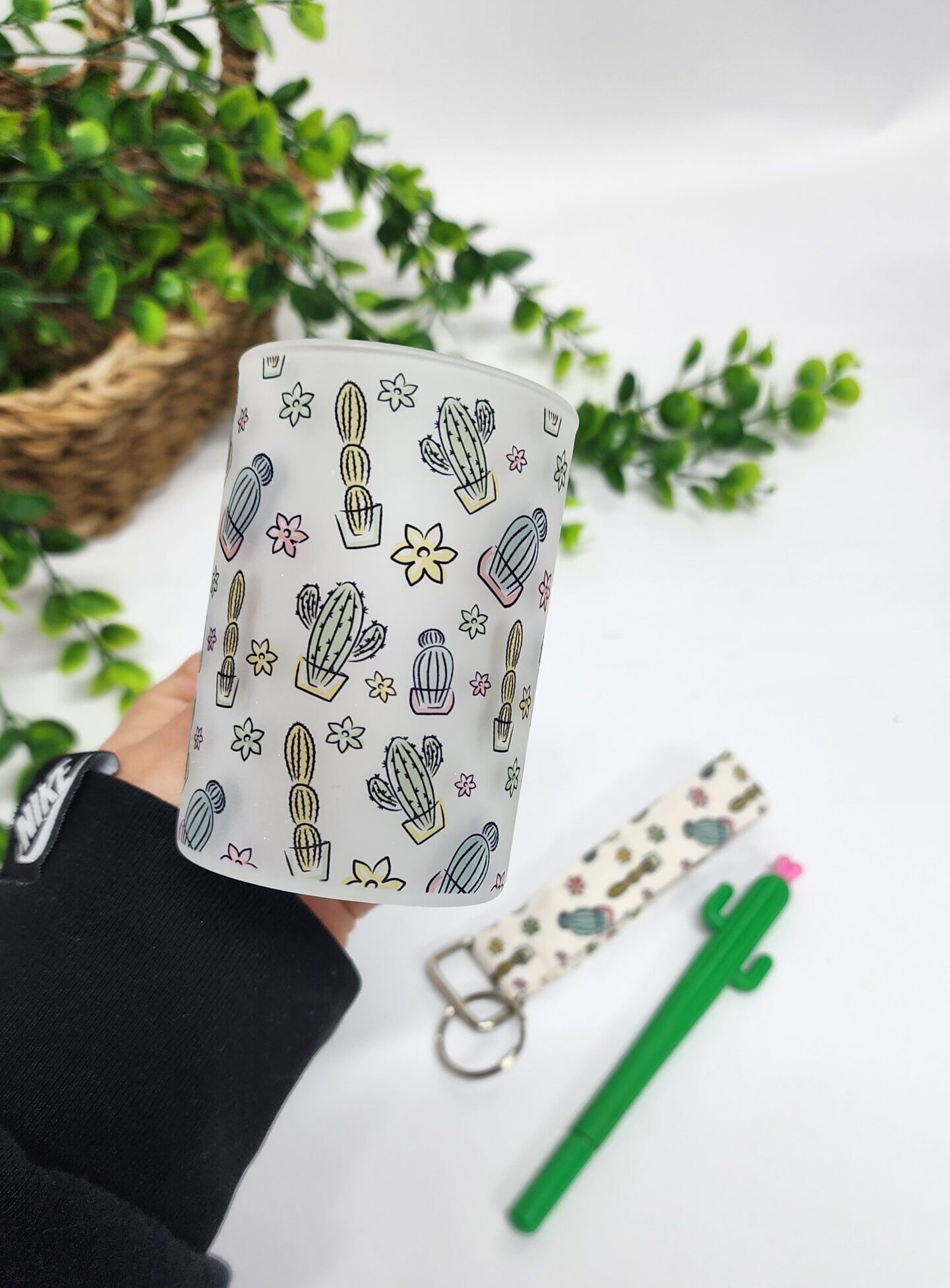 – Kaktüs Desenli Buzlu Cam Çay Bardağı Çay Fincanı Anahtarlık Kaktüs Kalem Hediye Seti Kaktüs Desenli Buzlu Cam Çay Bardağı Çay Fincanı Anahtarlık Kaktüs Kalem Hediye Seti - Görsel 4