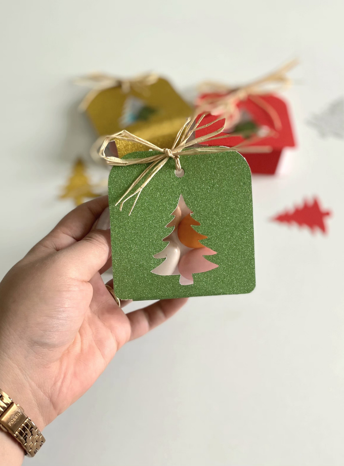 – Yılbaşı Çikolatası Yılbaşı Hediyesi Draje Çikolata Simli Kutu 4 Adet Yılbaşı Çikolatası Yılbaşı Hediyesi Draje Çikolata Simli Kutu 4 Adet - Görsel 3