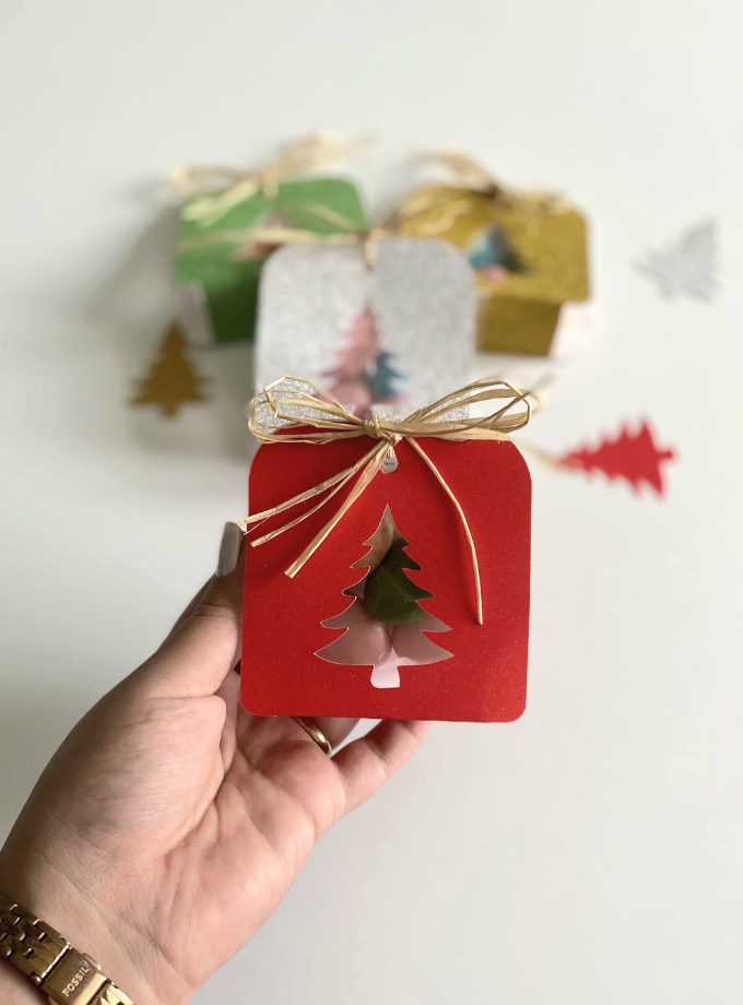 – Yılbaşı Çikolatası Yılbaşı Hediyesi Draje Çikolata Simli Kutu 4 Adet Yılbaşı Çikolatası Yılbaşı Hediyesi Draje Çikolata Simli Kutu 4 Adet - Görsel 5