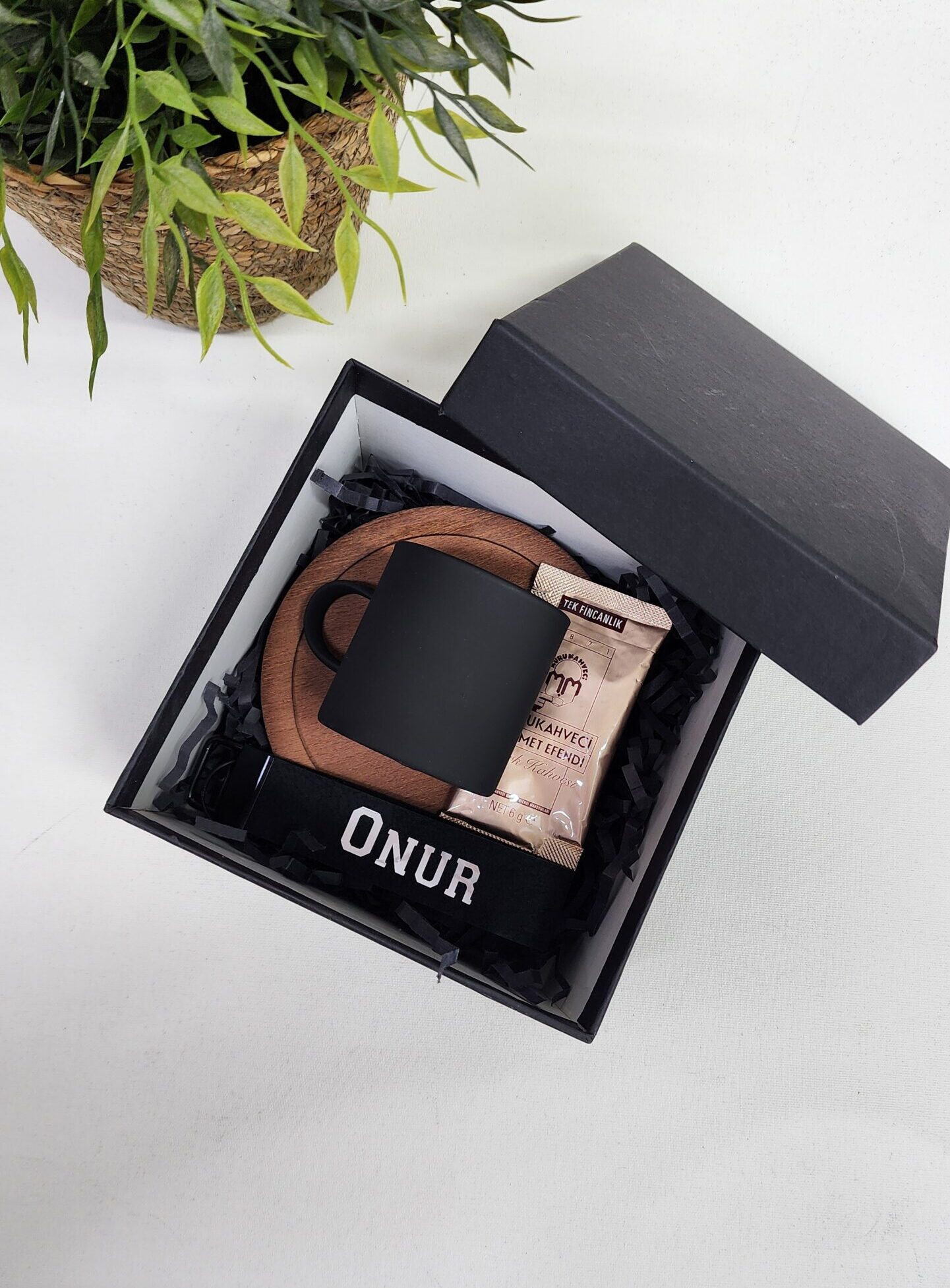 – Kişiye Özel İsme Özel Anahtarlık Buzlu Cam Mat Siyah Kahve Fincanı ve Kahve Hediye Seti Kişiye Özel İsme Özel Anahtarlık Buzlu Cam Mat Siyah Kahve Fincanı ve Kahve Hediye Seti - Görsel 2