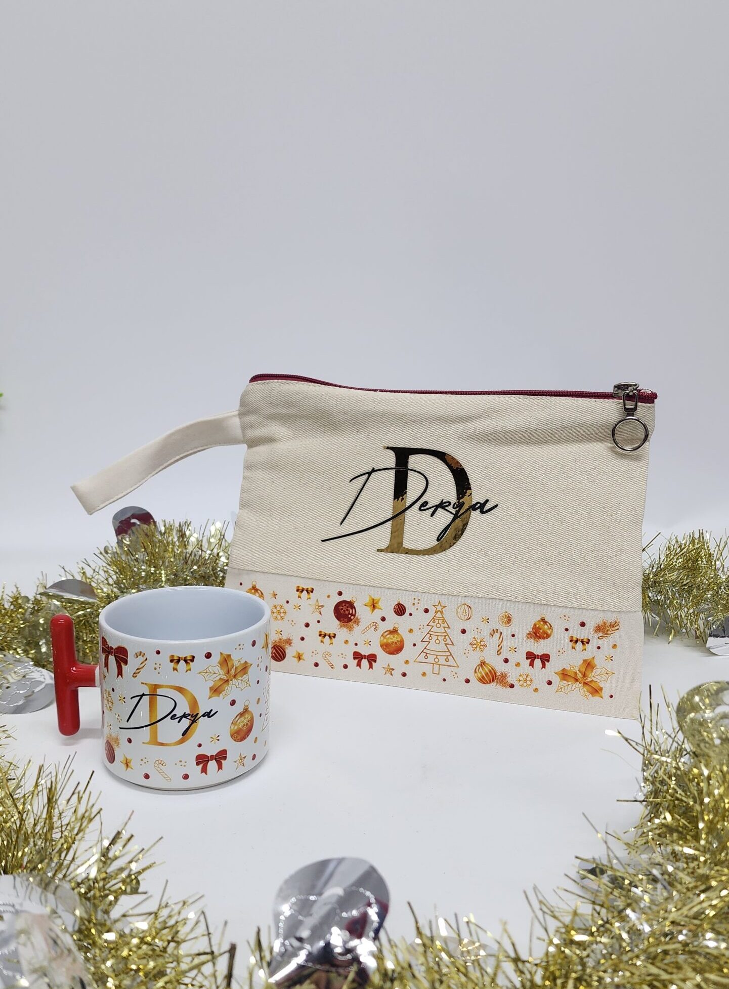 – İsme Özel Kişiye Özel Gold Detaylı Yılbaşı T Kupa Bardak Latte Fincanı Clutch Çanta Hediye Seti İsme Özel Kişiye Özel Gold Detaylı Yılbaşı T Kupa Bardak Latte Fincanı Clutch Çanta Hediye Seti